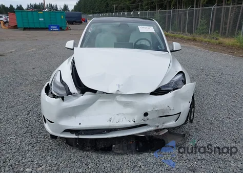 2022 Tesla Model Y Performance Dual Motor All-Wheel Drive z USA, uszkodzony, nr VIN 7SAYGDEF3NF565275